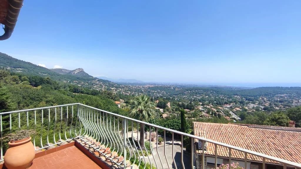 Villa exceptionnelle à Tourrettes-sur-Loup in Tourrettes-sur-Loup from Mirova Real Estate